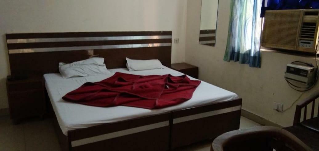 Hotel S P New Delhi Ngoại thất bức ảnh